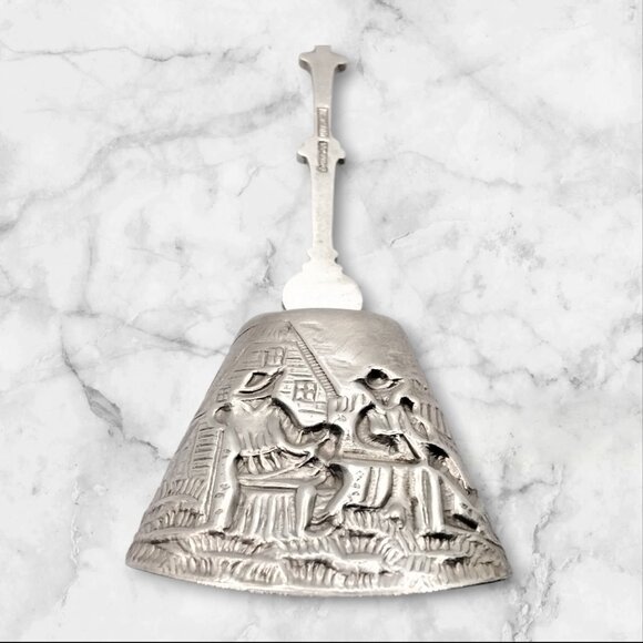 Drumheller Alberta Souvenir Spoon - Vintage Repousse Silver Plate Shovel Bowl - Picture 2 of 6